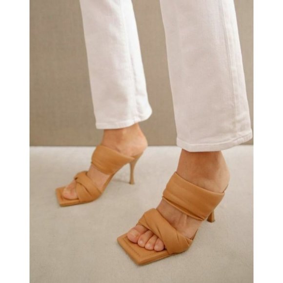 Alohas Twist Strap Leather Slide Sandal Heels Square Camel Tan Sz 38 US 7.5 NEW - Picture 2 of 10